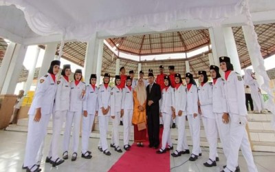 PASKIB dan Marching Band SMAS Muhammadiyah Katingan Tengah Menjadi Petugas Upacara HUT RI Ke-78 di Paruga Na'e Sila